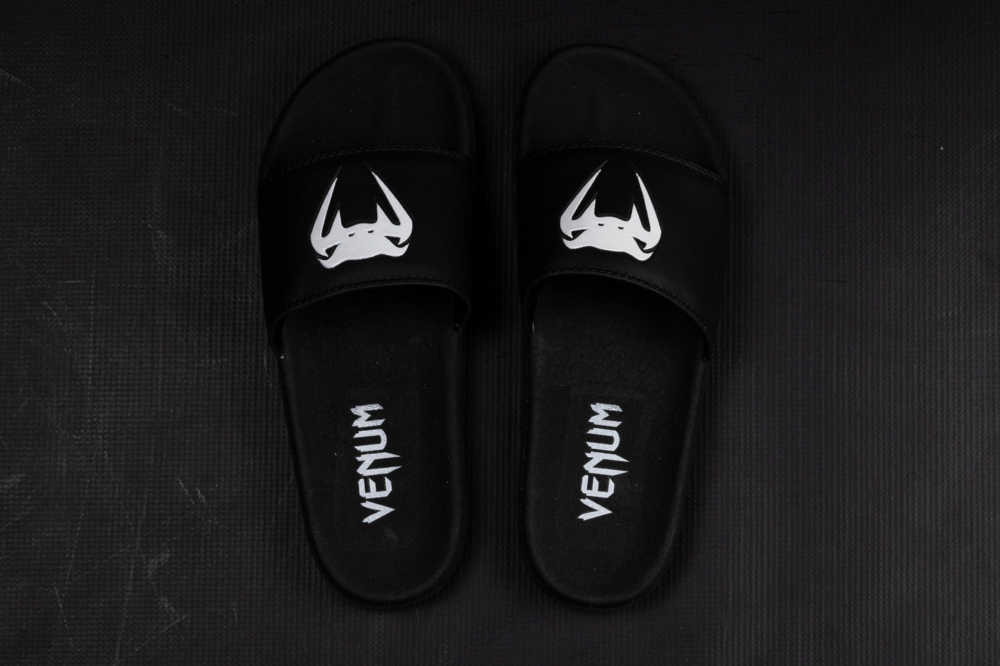 Chinelo Venum