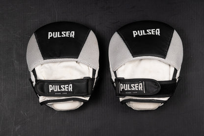 Manopla Couro Pulser